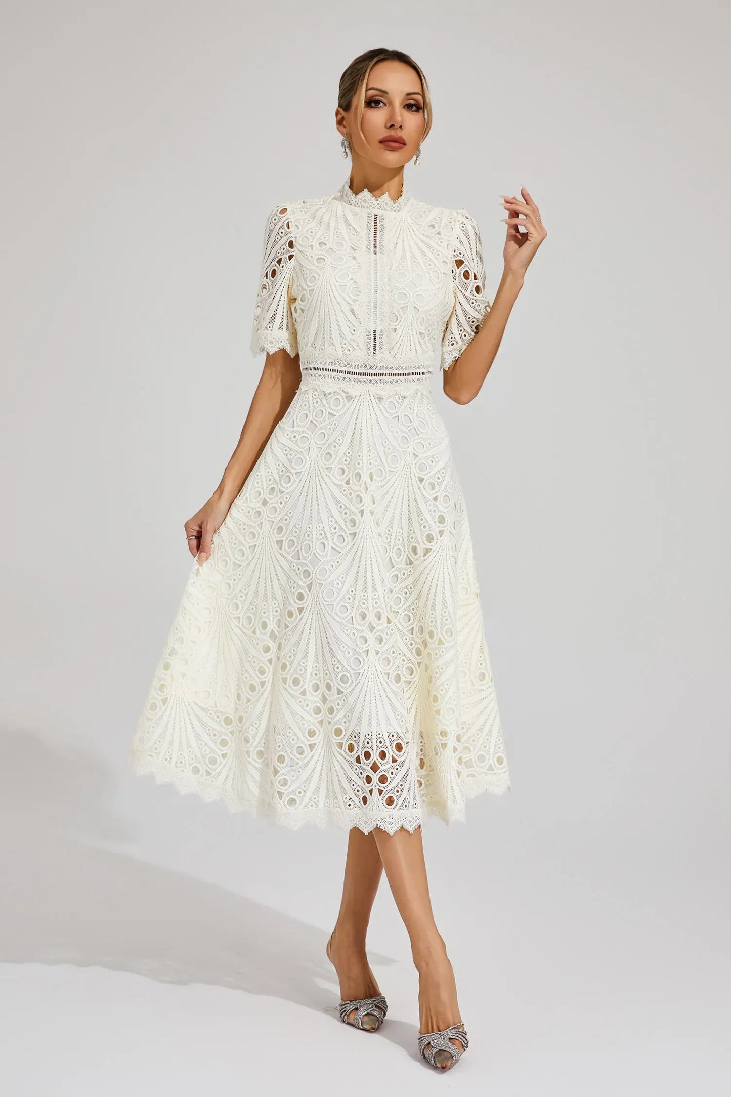Elegante kanten midi jurk met verfijnde details