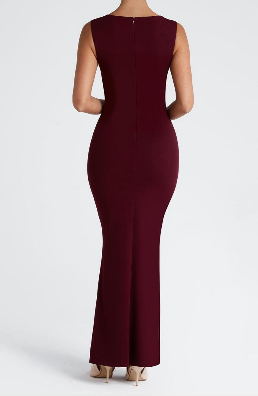 Bordeaux maxi jurk met vierkante hals en elegante pasvorm