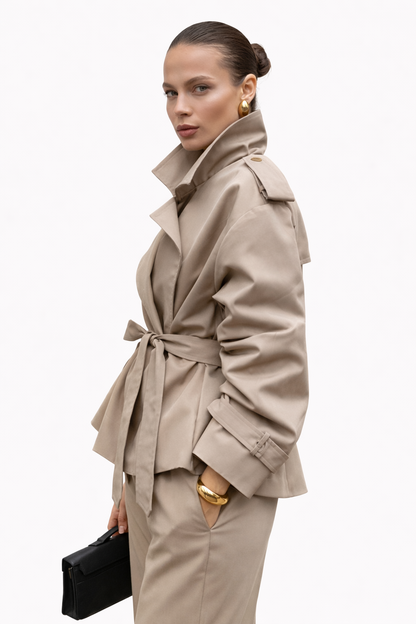 Éloria Korte Dames Trenchcoat met Vetersluiting en Revers