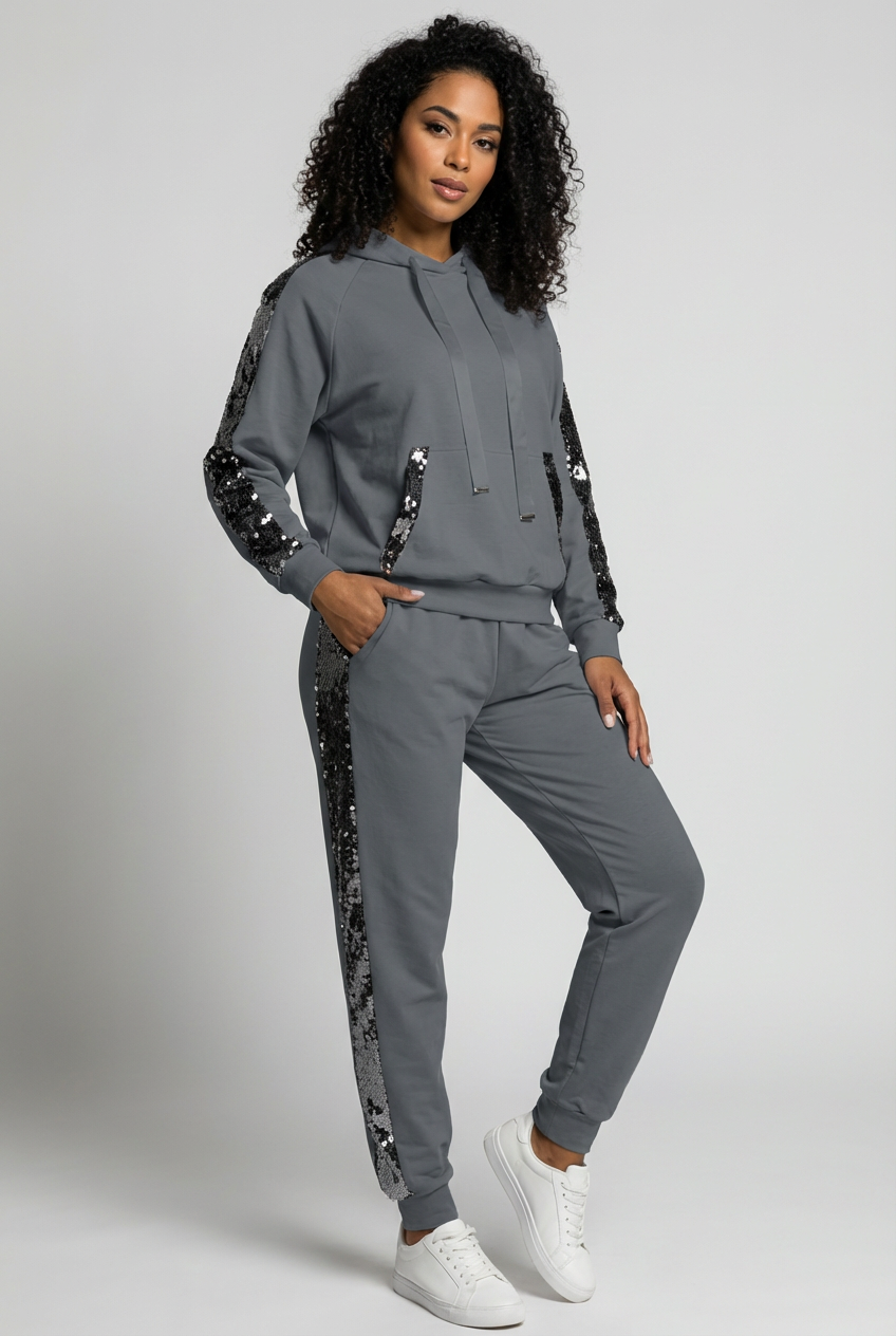 Comfortabel dames setje met capuchon en decoratieve details