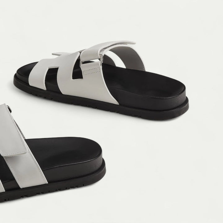 Dames Slide Sandalen met Moderne Sleek Uitsnijdingen en Comfort
