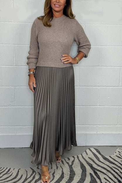 Elegant dames set met plissé rok en fijngebreide trui
