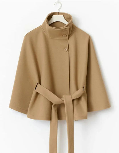Elegante cape jas met hoge kraag en ceintuur