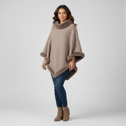 Elegante dames poncho met zachte bontafwerking