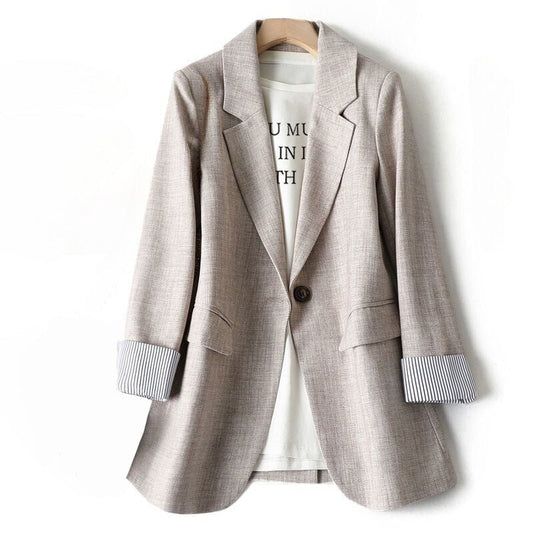 Elegante getailleerde damesblazer met omgeslagen manchetten