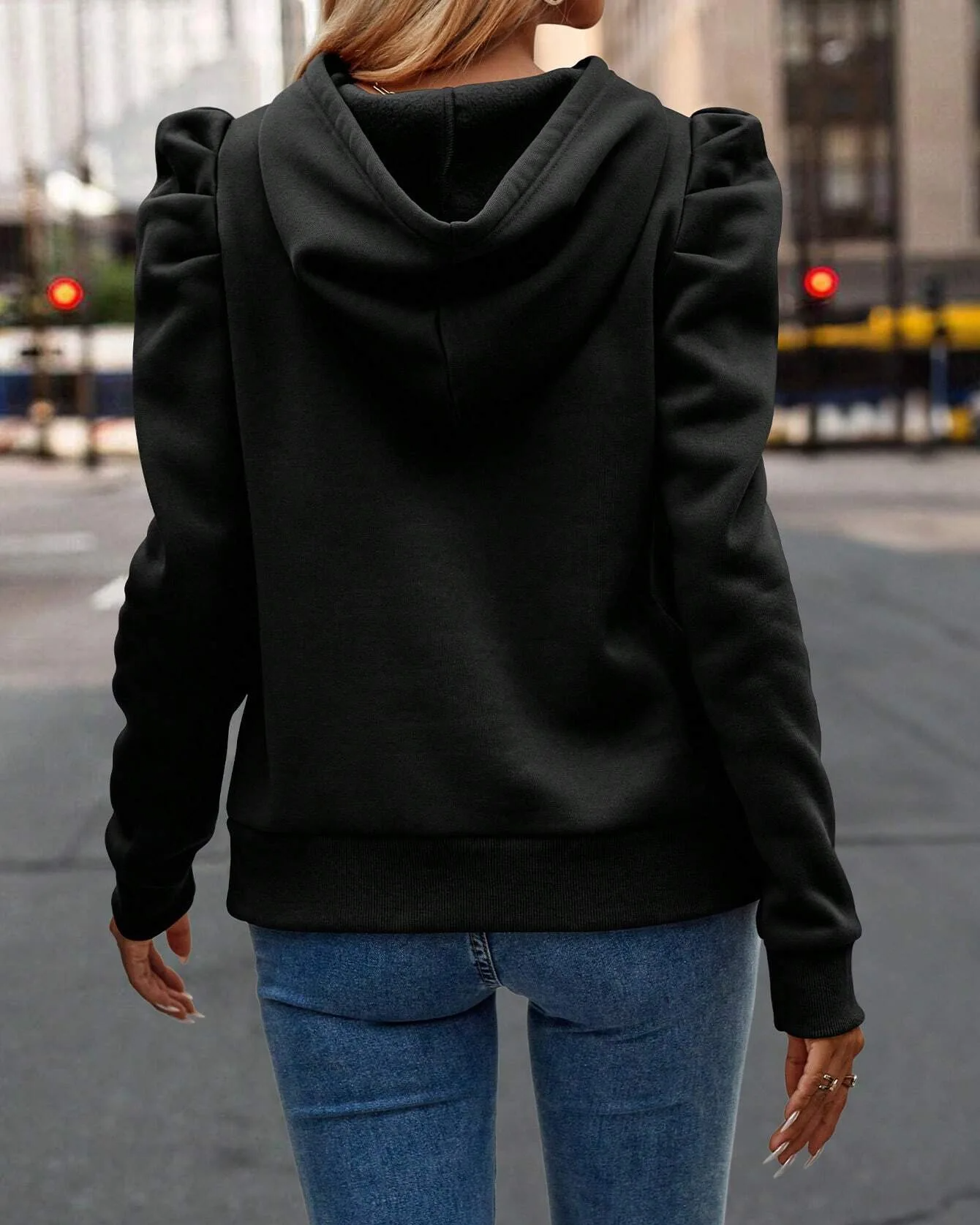 Elegante hoodie met pofschouders en zachte structuur – Aria
