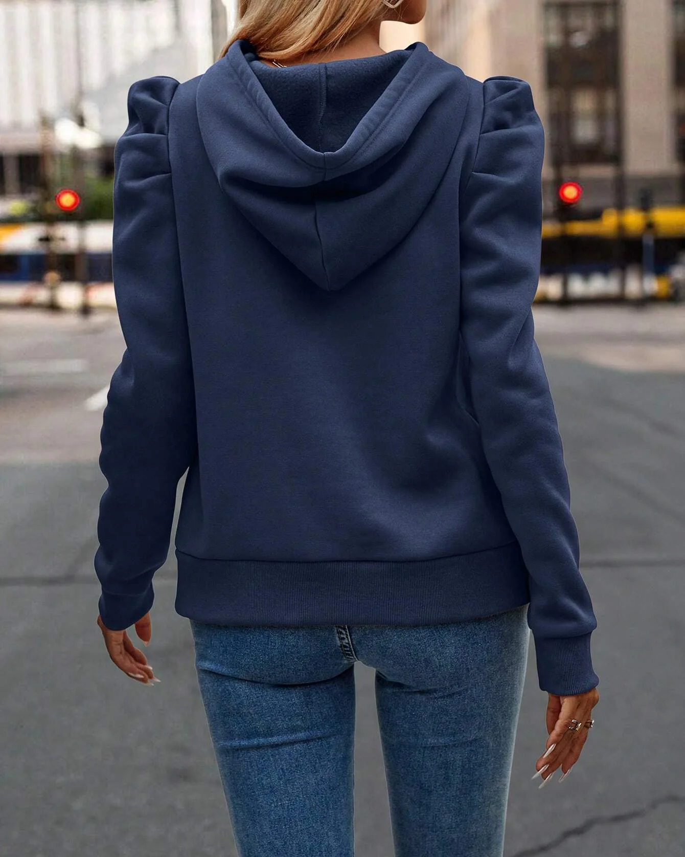 Elegante hoodie met pofschouders en zachte structuur – Aria