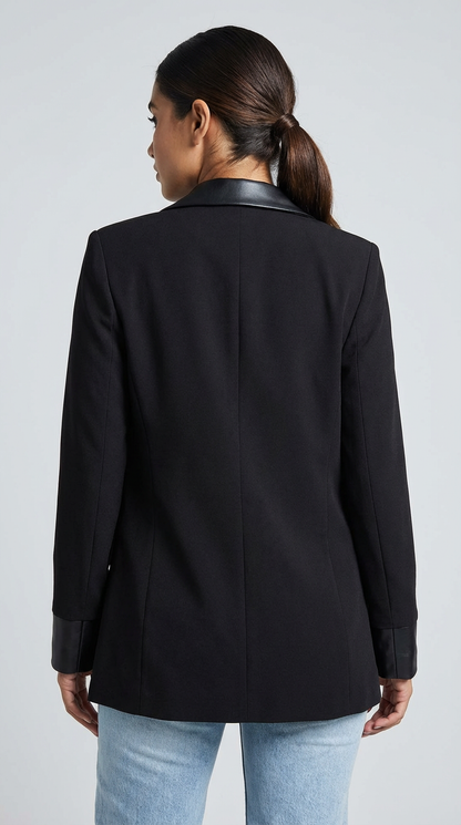 Elegante lange damesblazer met dubbele knoopsluiting