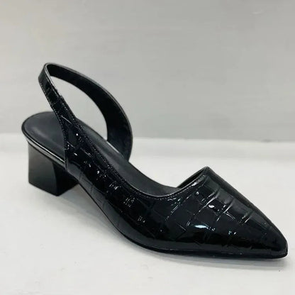 Elegante pumps met puntige neus en blokhak