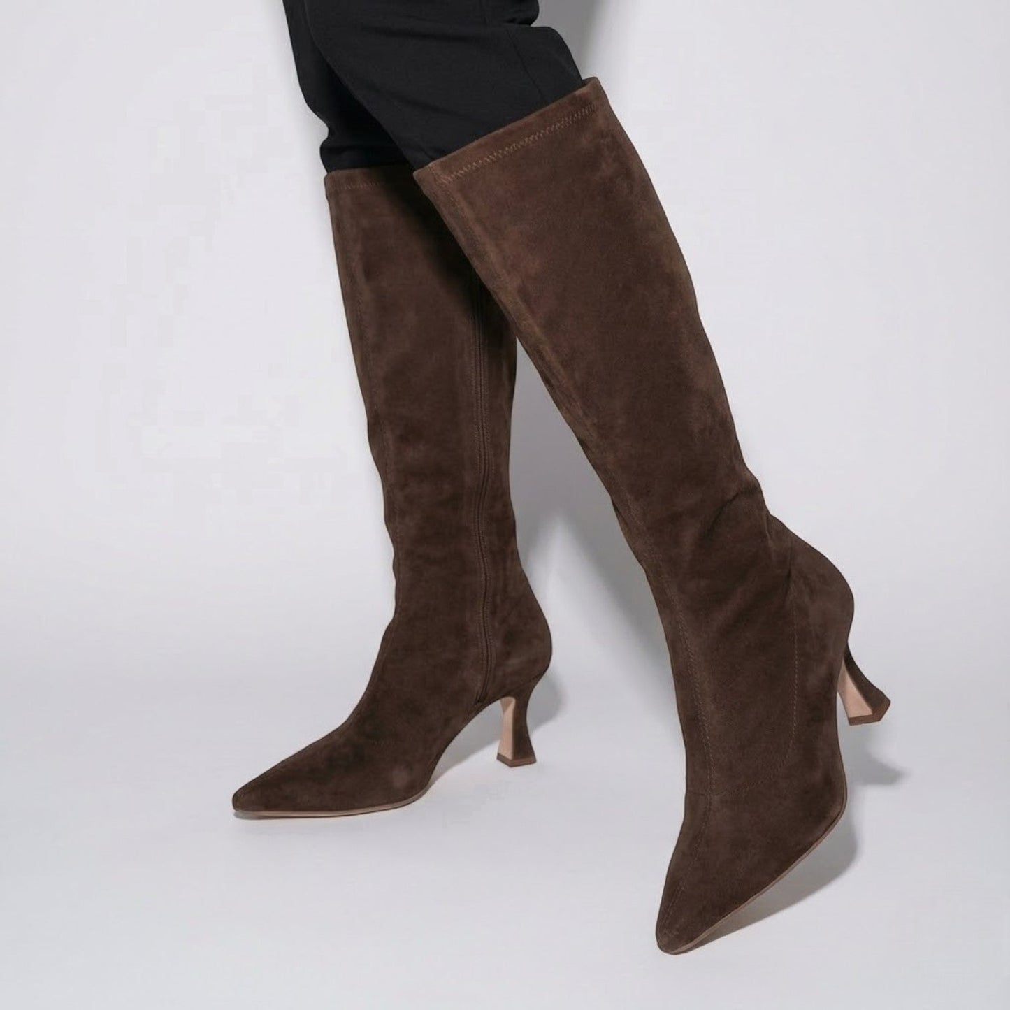 Elegante suède dameslaarzen met slanke hak