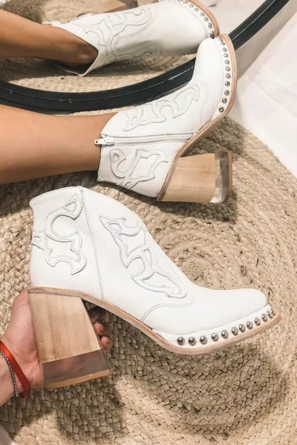 Elisa | Western Enkellaarsjes in Nude met Blokhak & Nieten