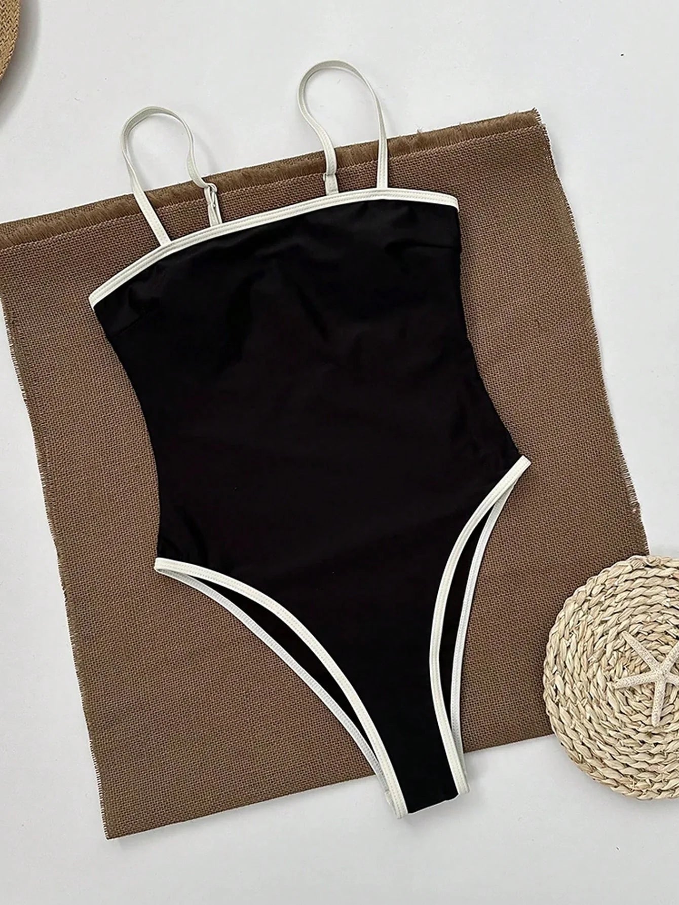 Elysia Dames Badpak | Hoge Beenuitsnijding, Zwart met Contrastdetails