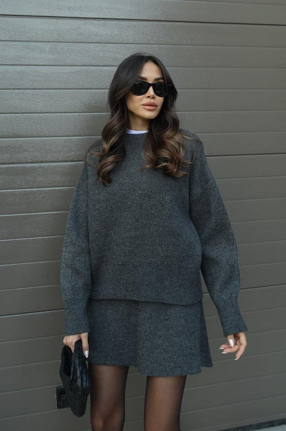 Gebreide tweedelige dames set met oversized trui en rok