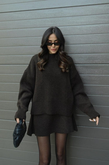 Gebreide tweedelige dames set met oversized trui en rok