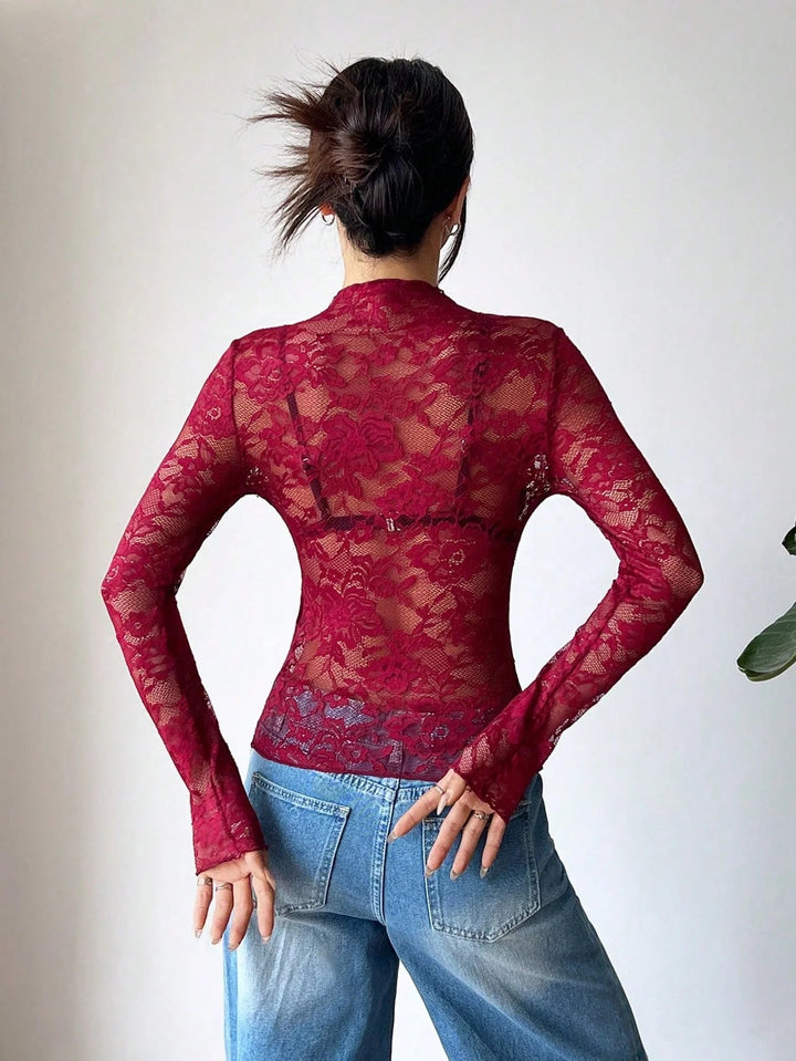 Geknipte kanten blouse met lange mouwen – Sexy, Transparant & Vrouwelijk