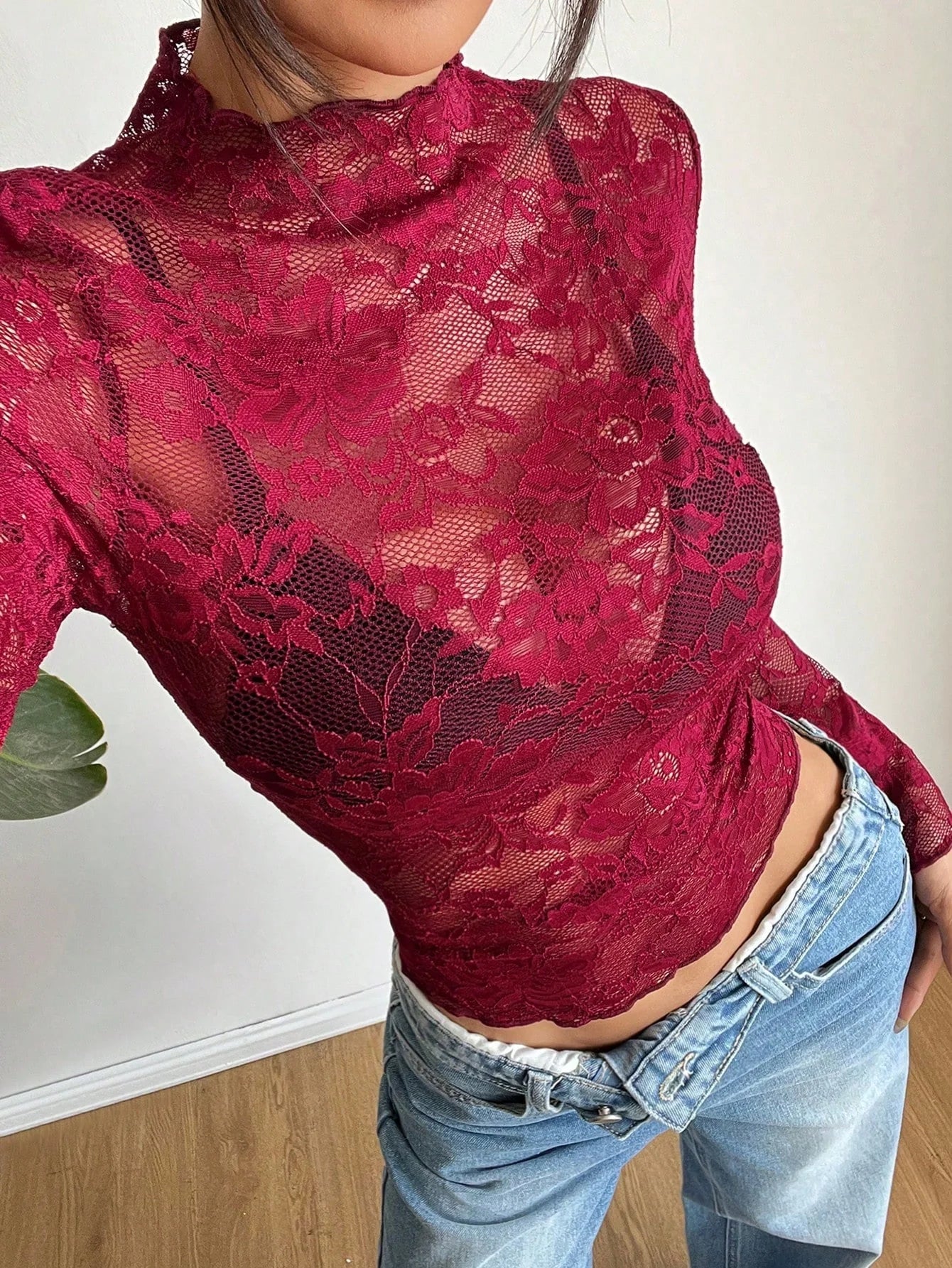 Geknipte kanten blouse met lange mouwen – Sexy, Transparant & Vrouwelijk