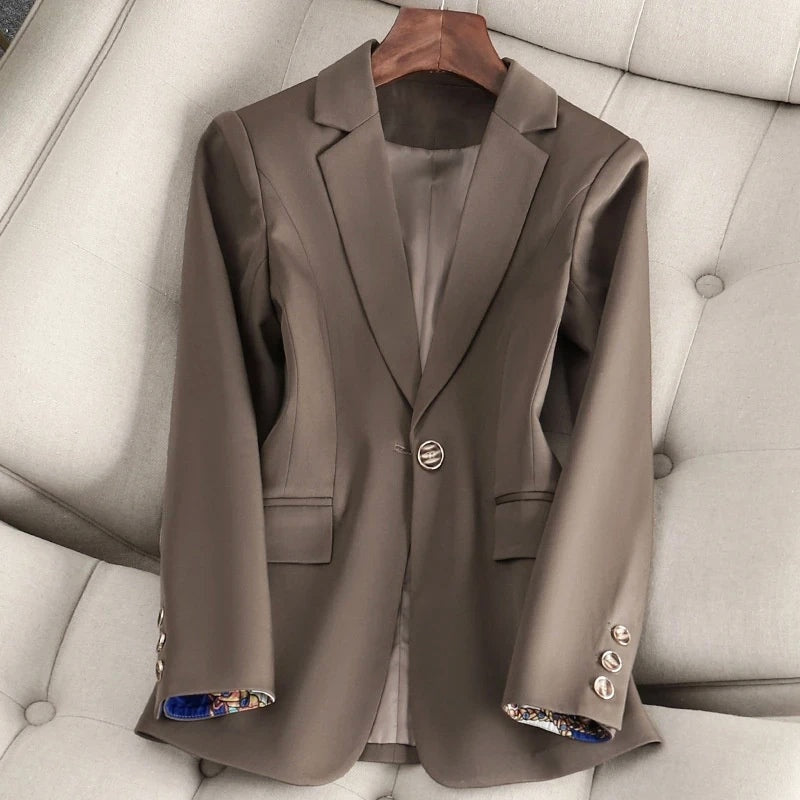 Getailleerde damesblazer met klassieke revers