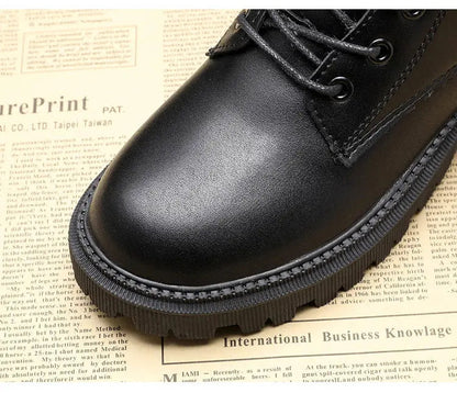 Lia | Zwarte leren gevoerde veterschoenen met profielzool
