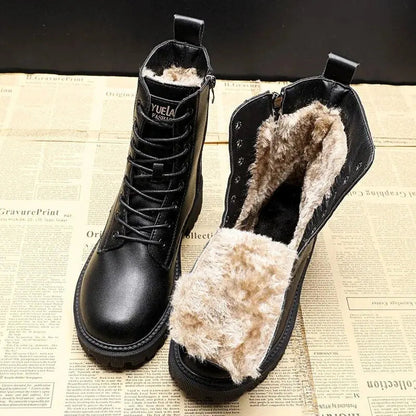 Lia | Zwarte leren gevoerde veterschoenen met profielzool