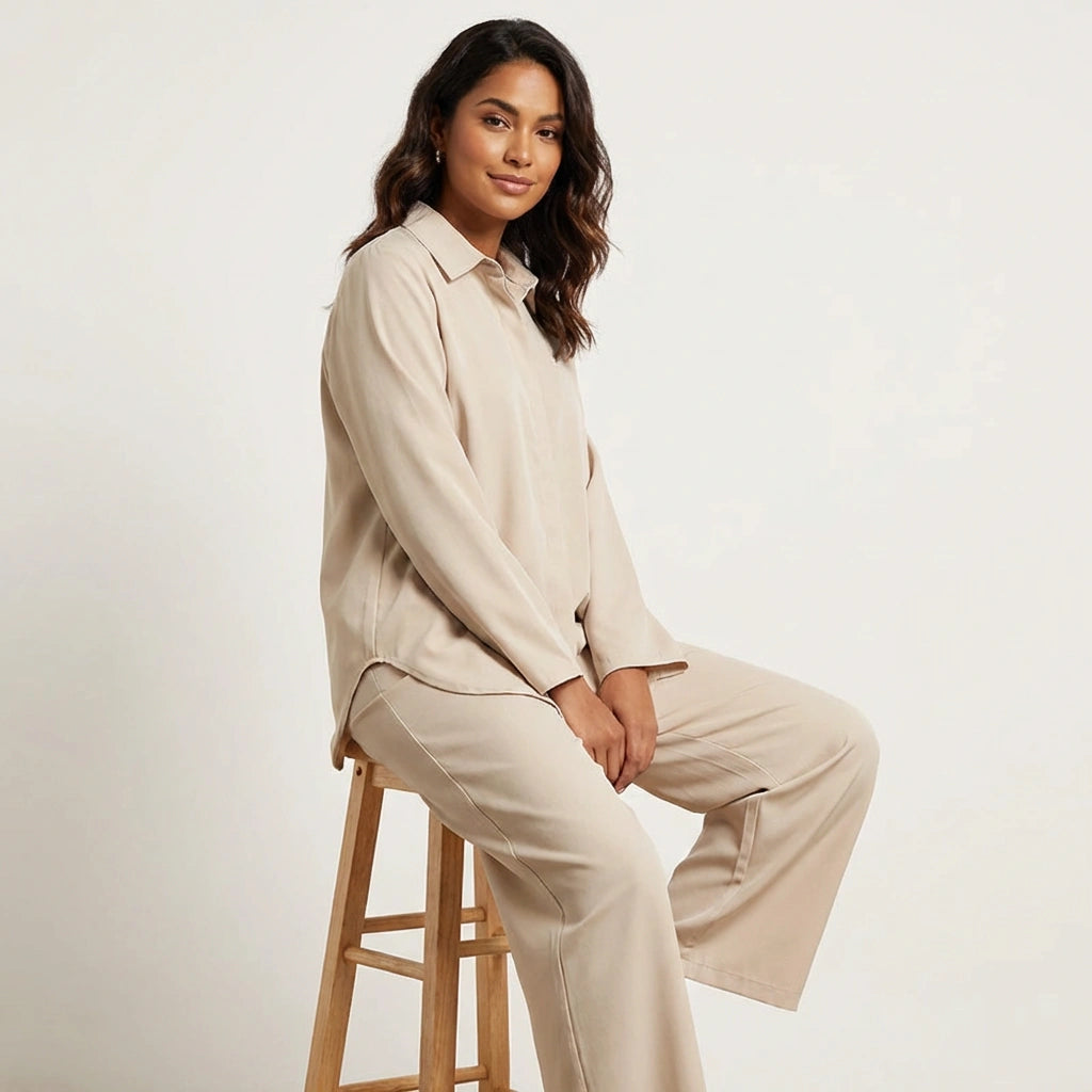 Luchtige tweedelige dames set met blouse en wijde broek