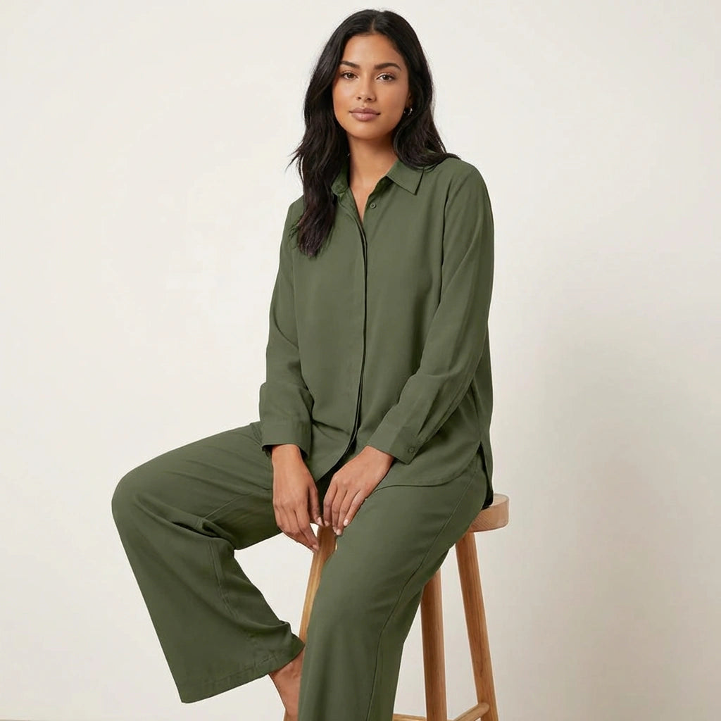 Luchtige tweedelige dames set met blouse en wijde broek