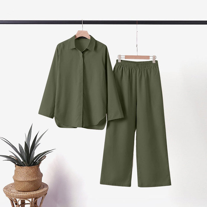 Luchtige tweedelige dames set met blouse en wijde broek