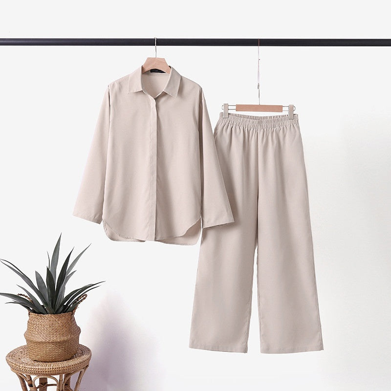 Luchtige tweedelige dames set met blouse en wijde broek