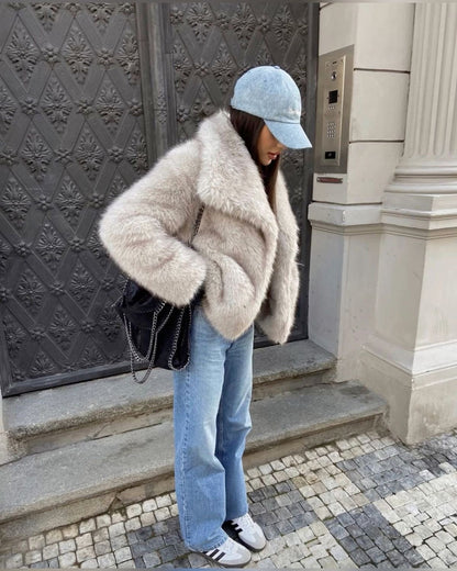Luxe damesjas met volle faux fur uitstraling