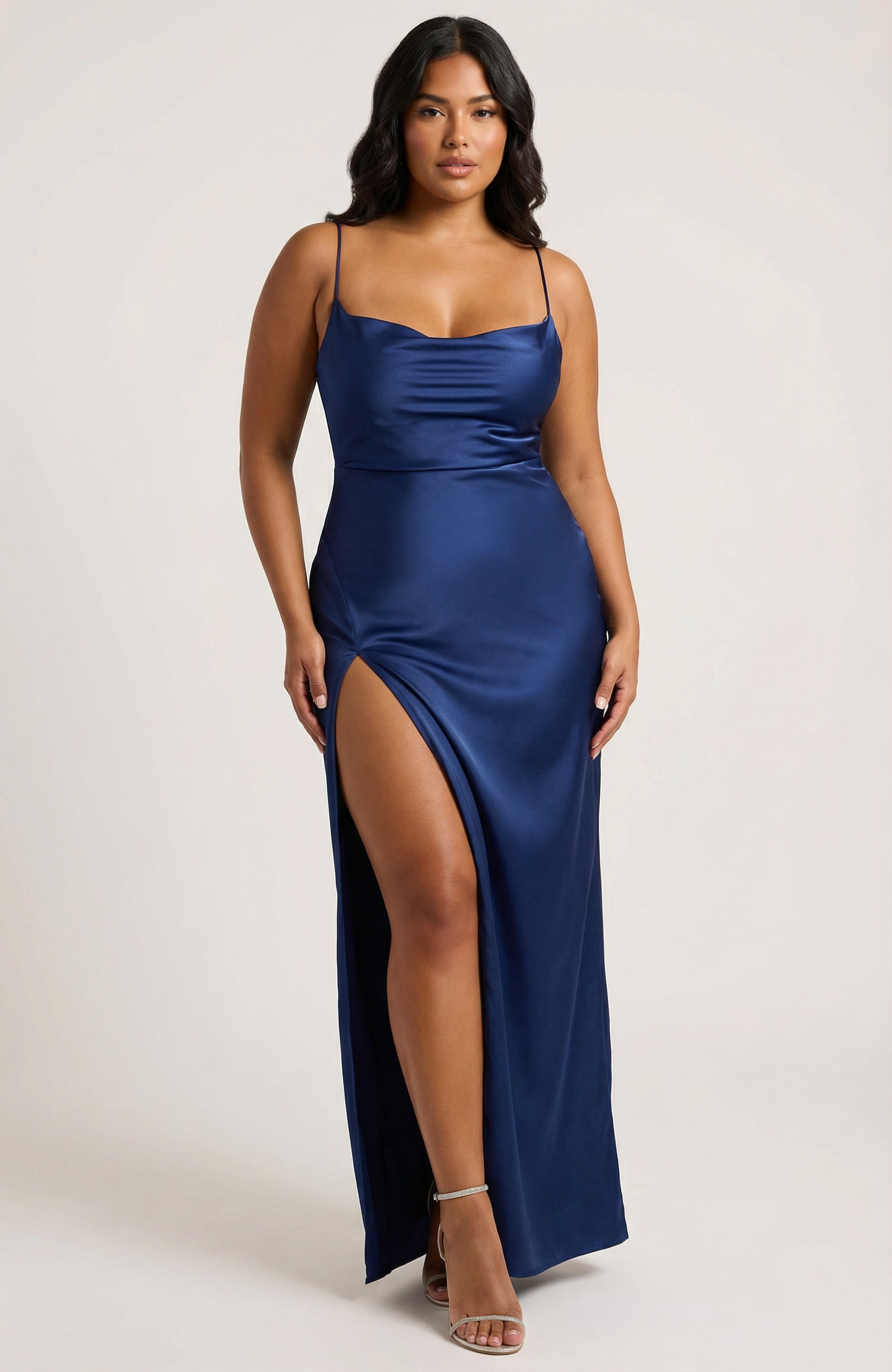Maxi jurk met split en satijnglans – navy