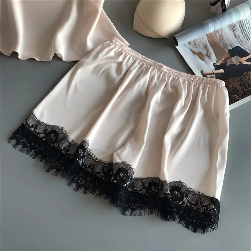 Satijnen dames pyjamaset met kant – Élodie