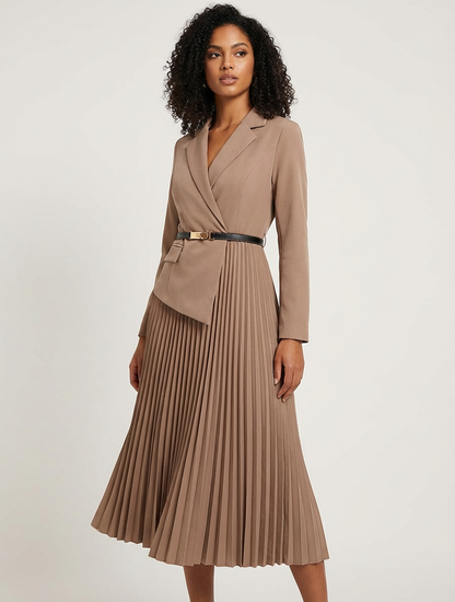 Stijlvolle midi jurk met geplisseerde rok en elegante blazerlook