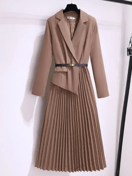 Stijlvolle midi jurk met geplisseerde rok en elegante blazerlook