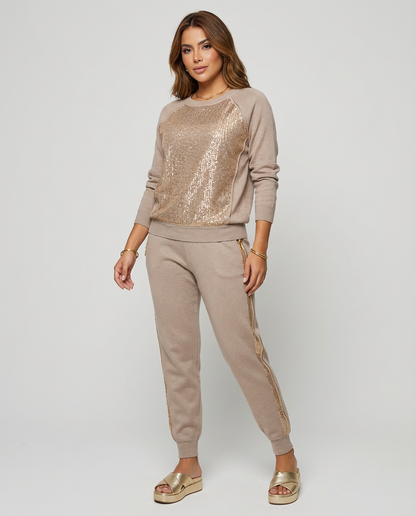 Trendy damespak met subtiele glansdetails
