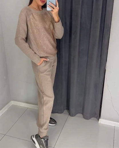 Trendy damespak met subtiele glansdetails