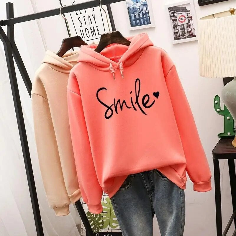 Zachte fleece dameshoodie met positieve print